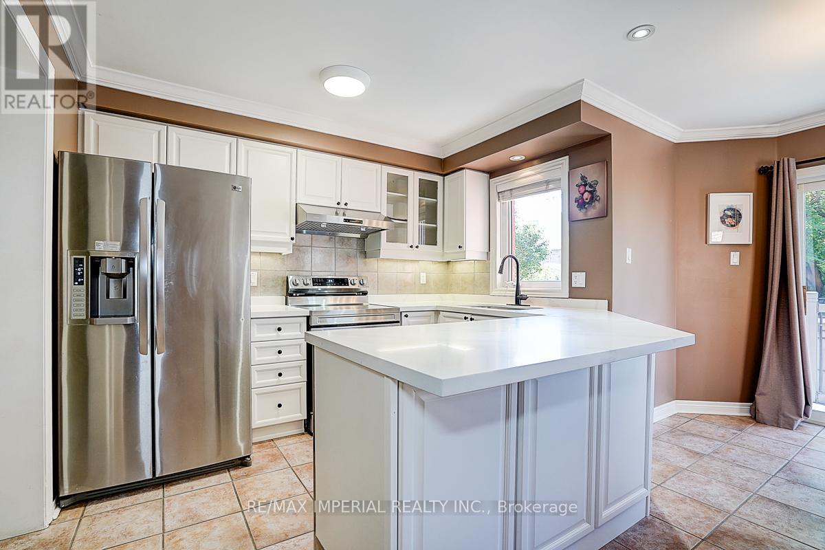Photo 14 of 6950 Elliott Parliament Street, Mississauga ON