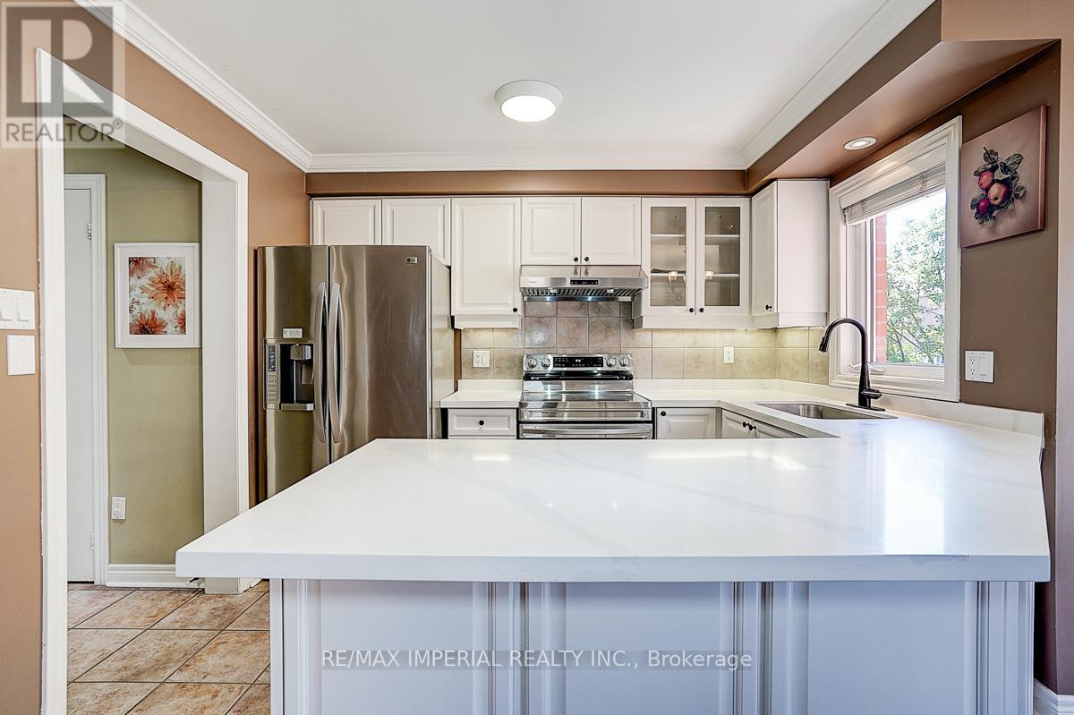 Photo 15 of 6950 Elliott Parliament Street, Mississauga ON