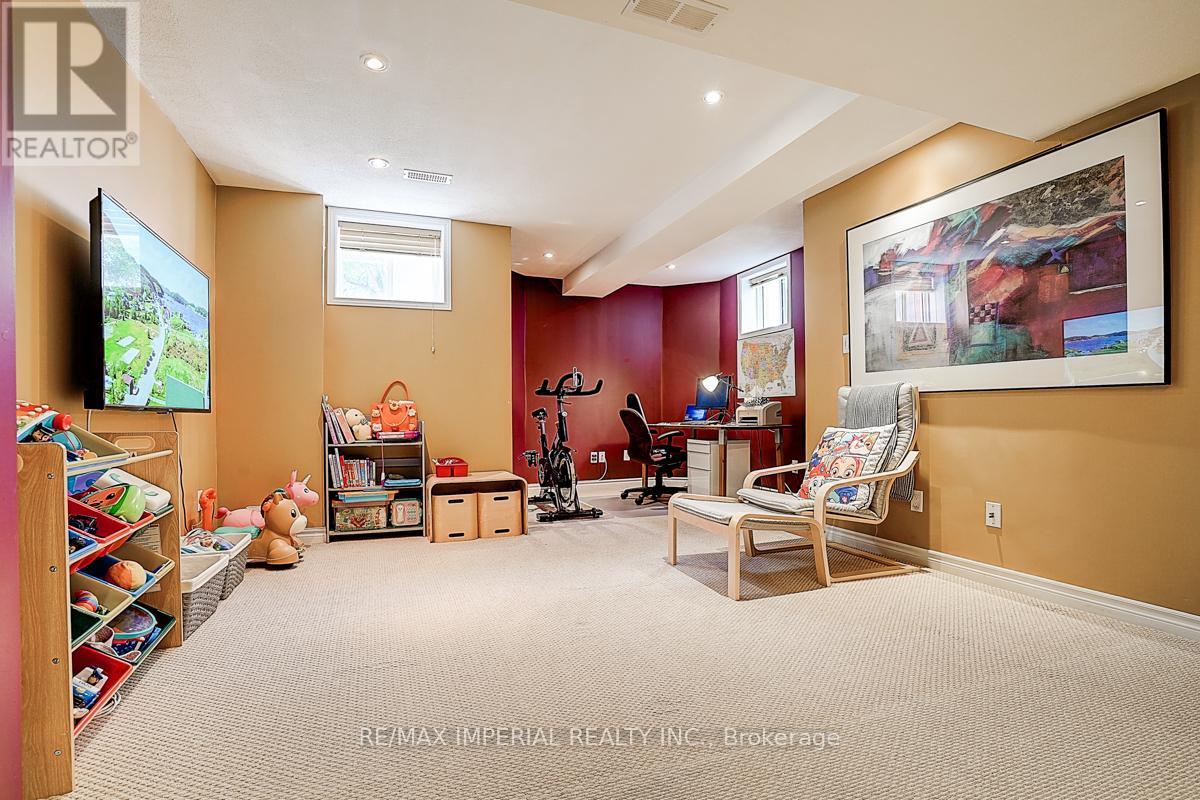 Photo 33 of 6950 Elliott Parliament Street, Mississauga ON
