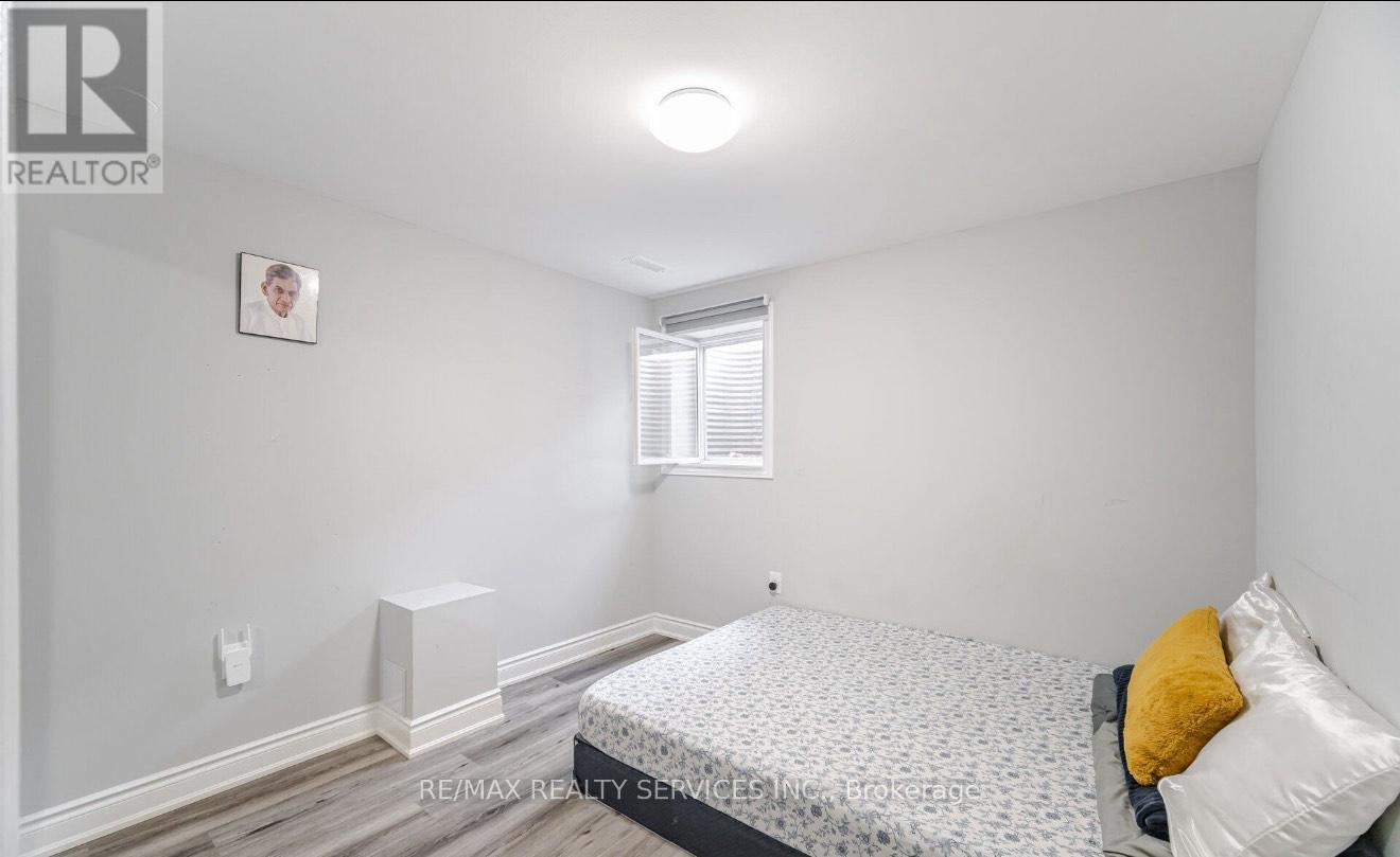 Photo 5 of 109 Cobriiza Crescent, Brampton ON