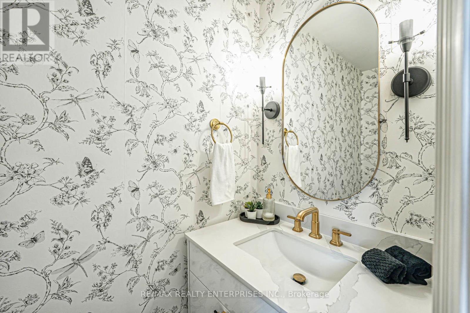 Photo 12 of 2344 Kenbarb Road, Mississauga ON