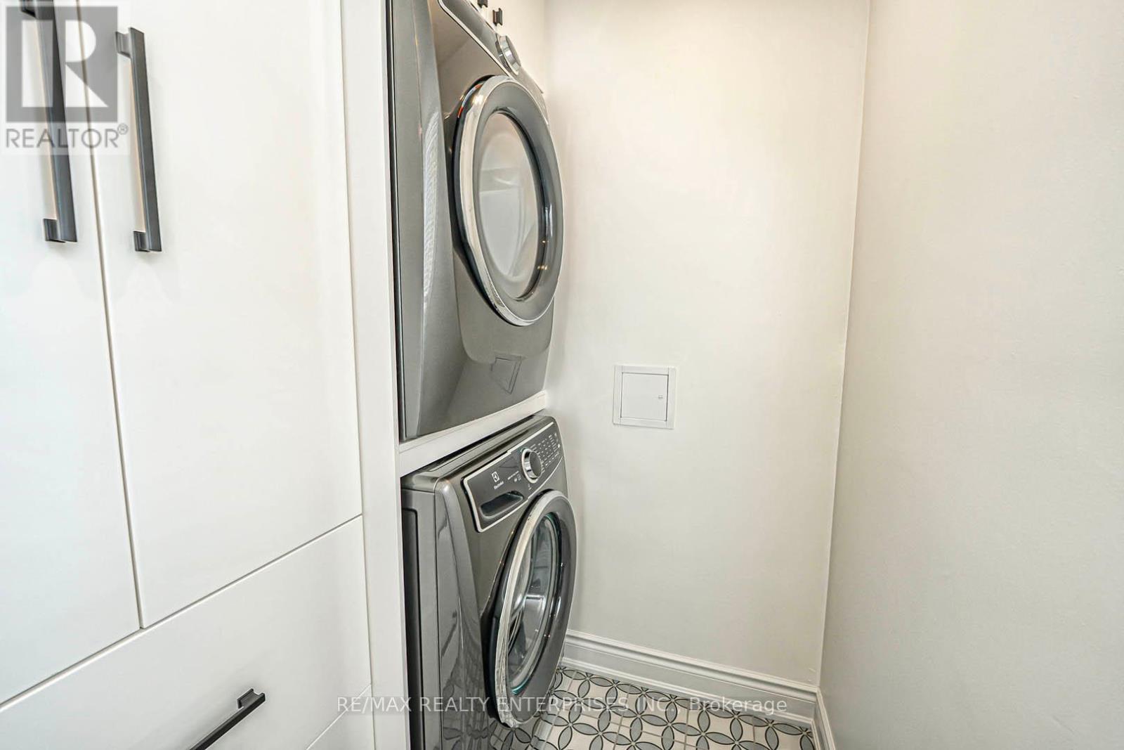 Photo 15 of 2344 Kenbarb Road, Mississauga ON