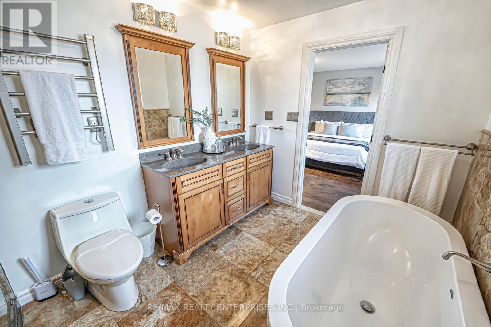 Photo 21 of 2344 Kenbarb Road, Mississauga ON