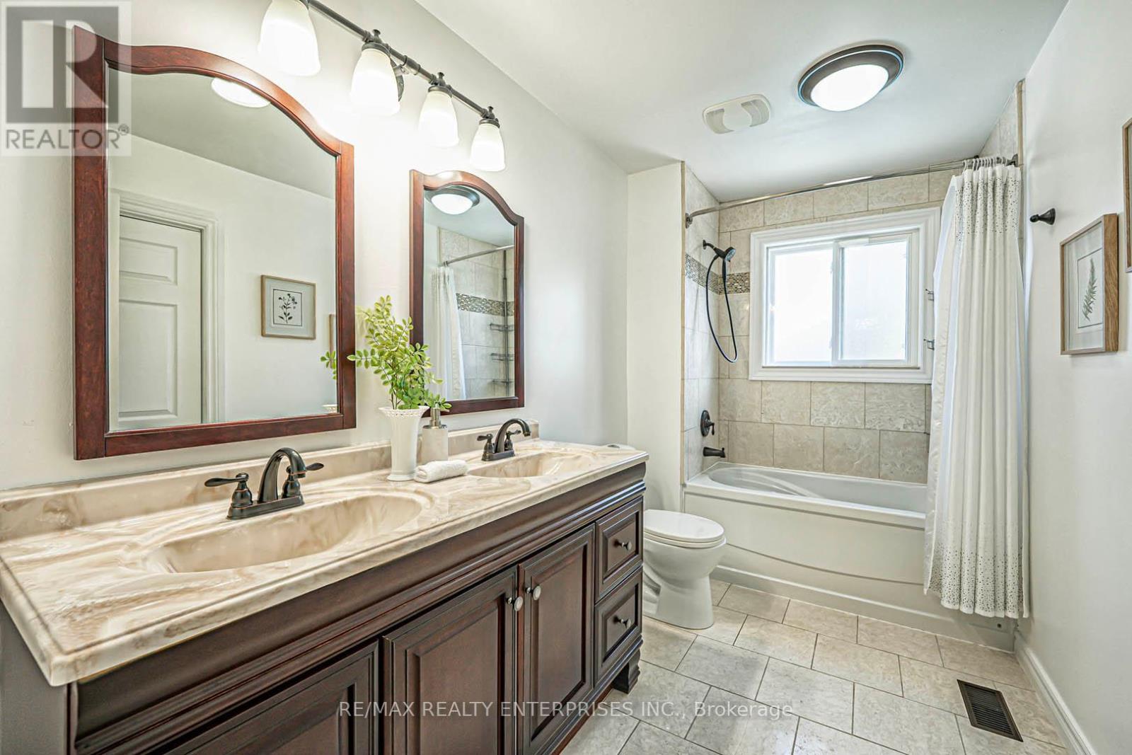 Photo 27 of 2344 Kenbarb Road, Mississauga ON
