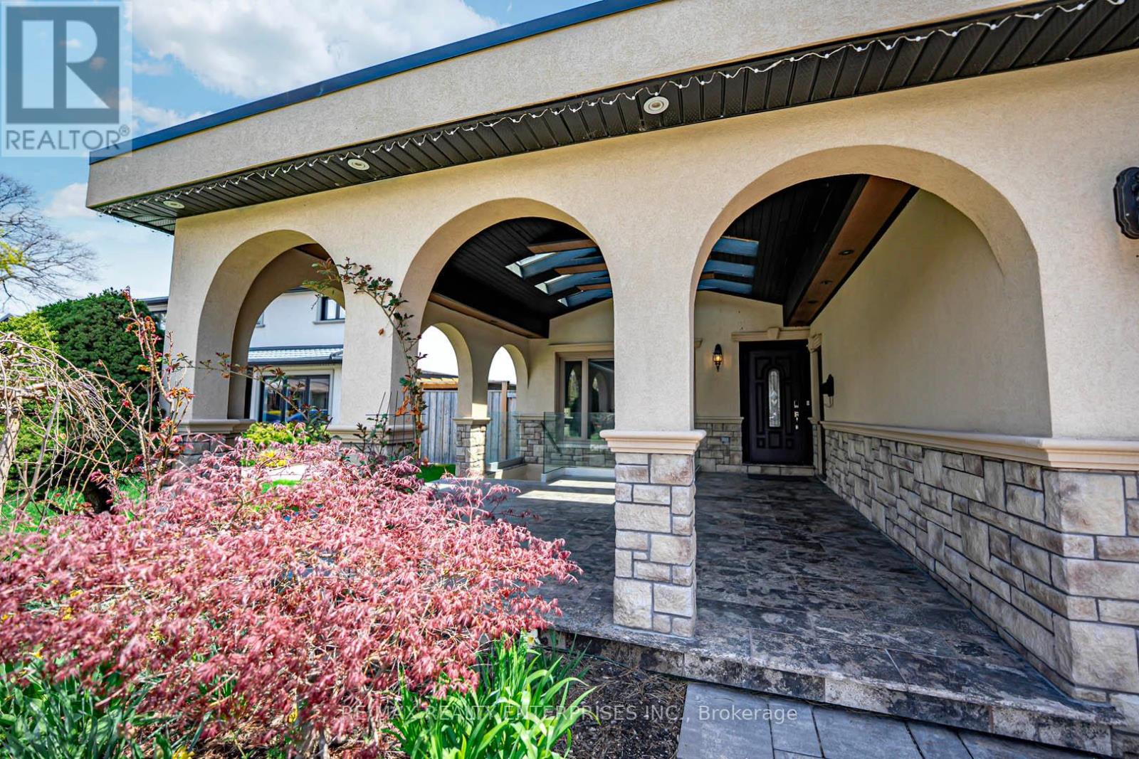 Photo 3 of 2344 Kenbarb Road, Mississauga ON
