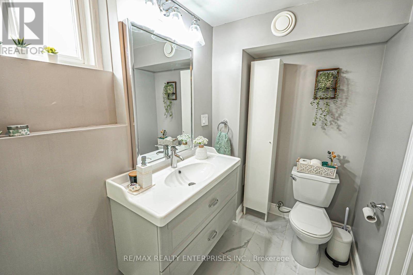 Photo 35 of 2344 Kenbarb Road, Mississauga ON