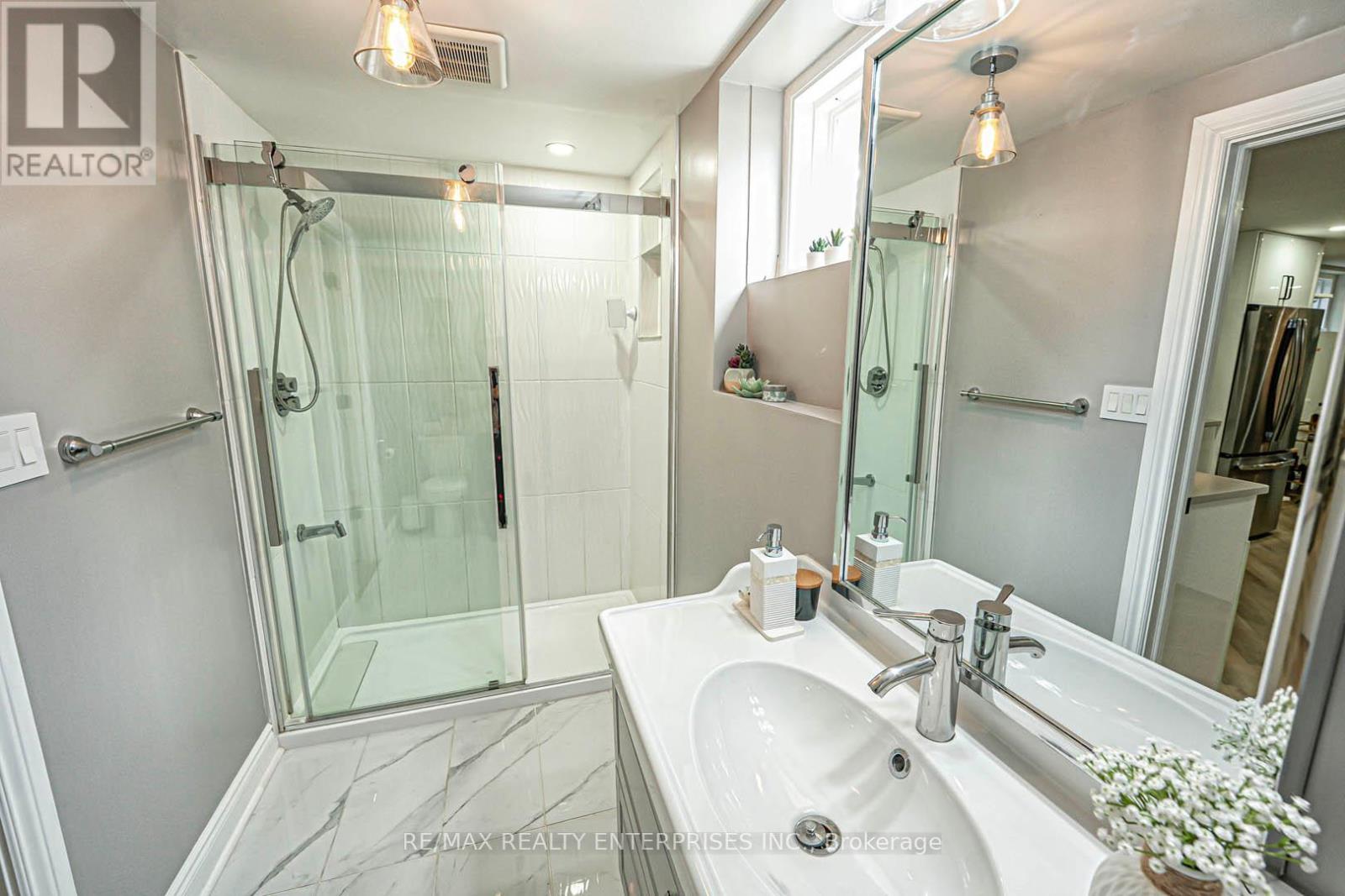 Photo 36 of 2344 Kenbarb Road, Mississauga ON