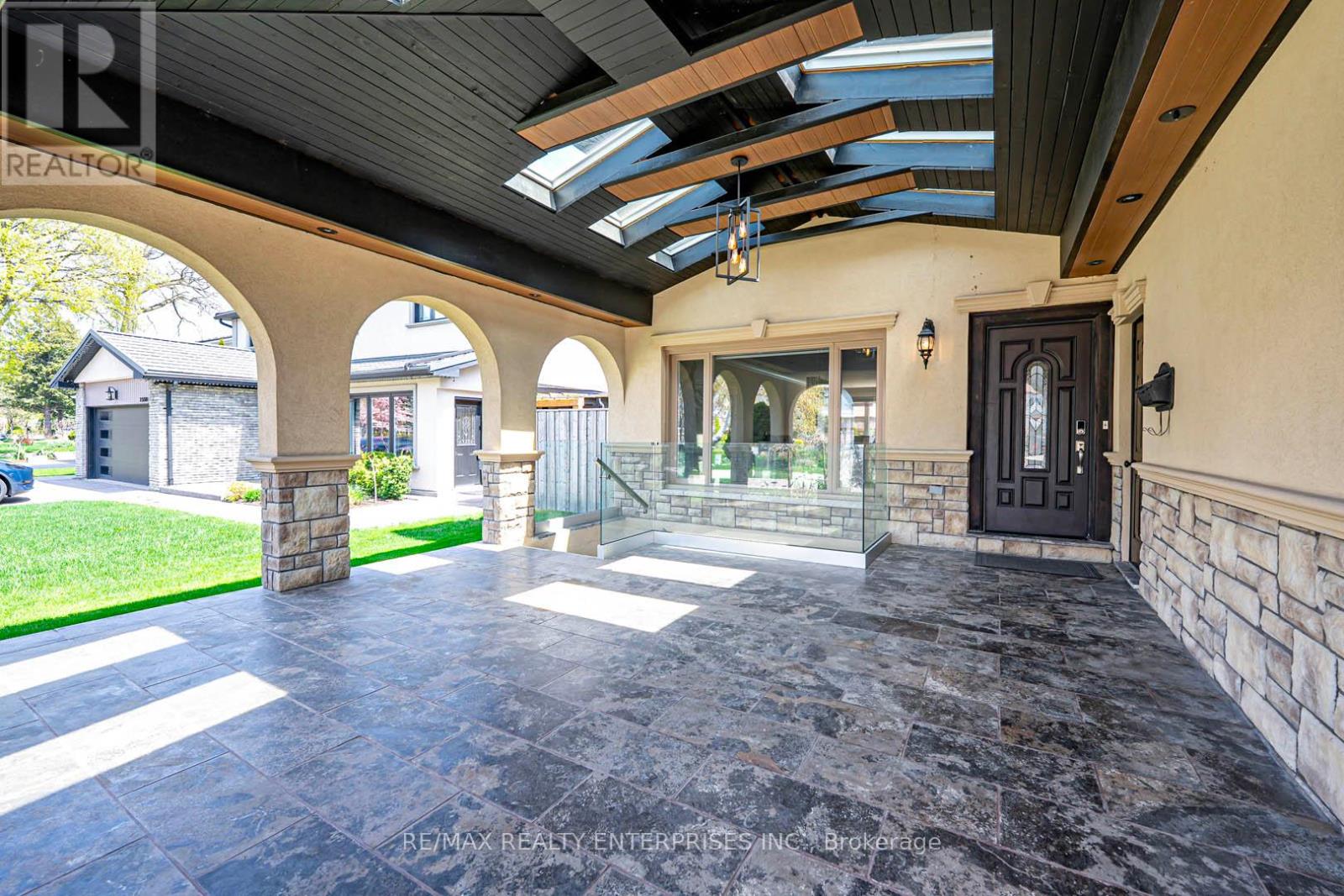 Photo 4 of 2344 Kenbarb Road, Mississauga ON