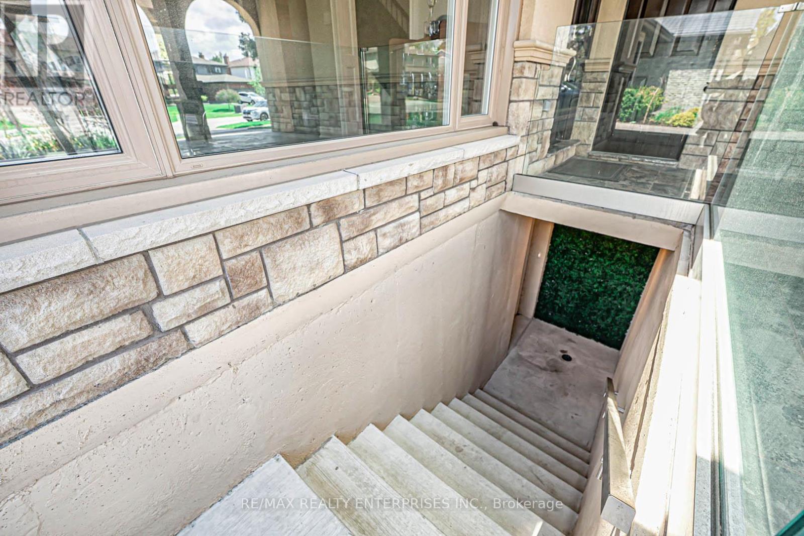 Photo 40 of 2344 Kenbarb Road, Mississauga ON