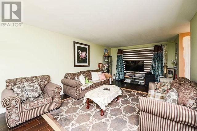 Photo 4 of Main 7 Albion Crescent, Brampton ON