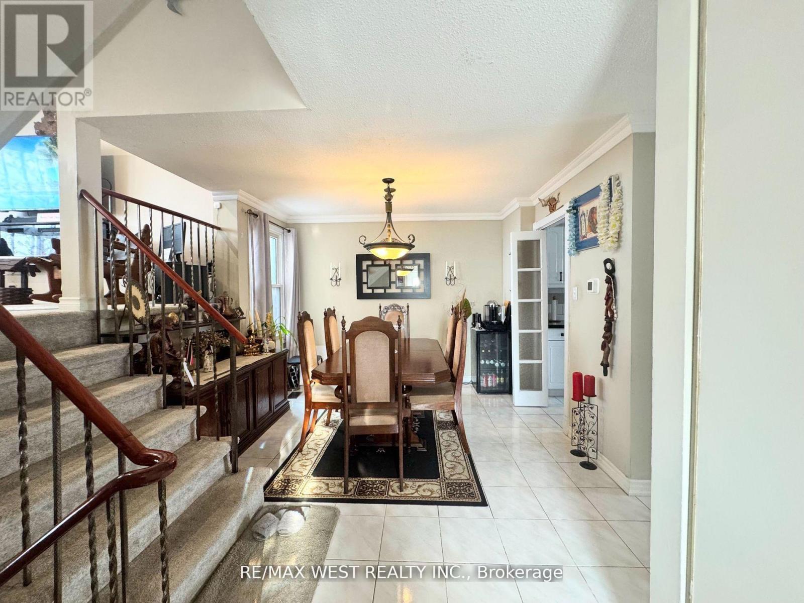 Photo 10 of 425 Hansen Road N, Brampton ON
