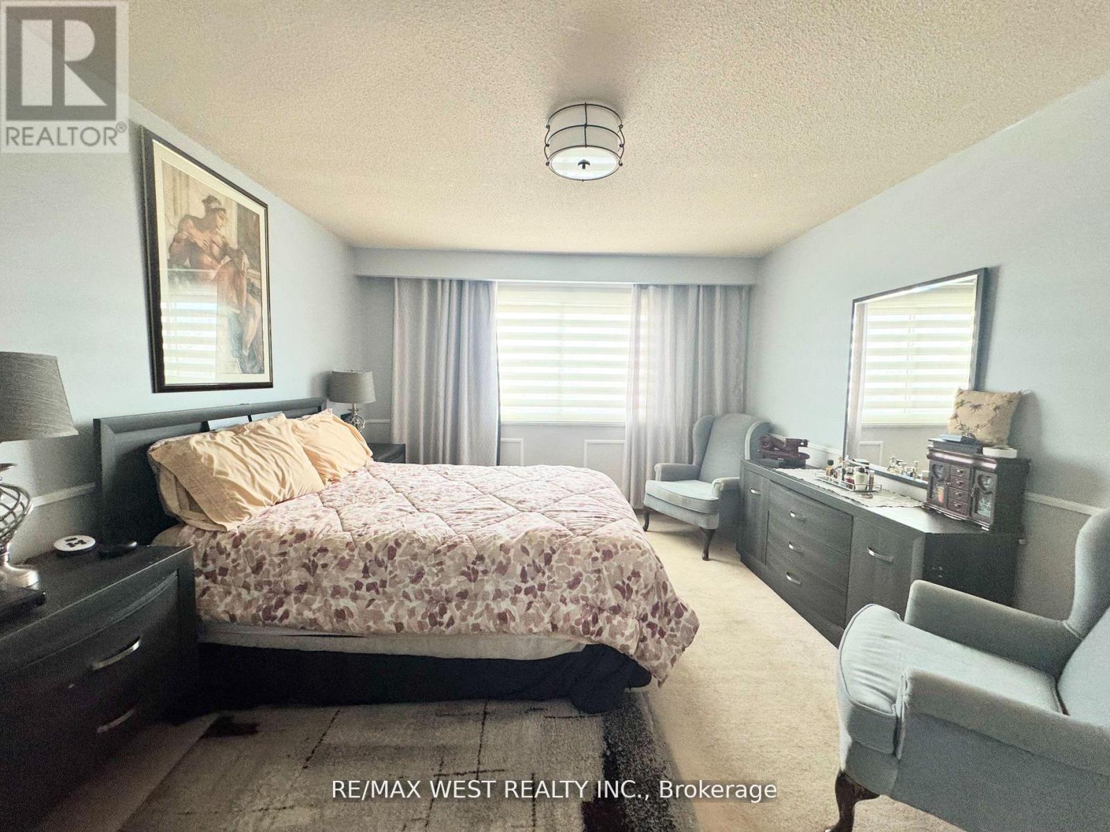 Photo 15 of 425 Hansen Road N, Brampton ON