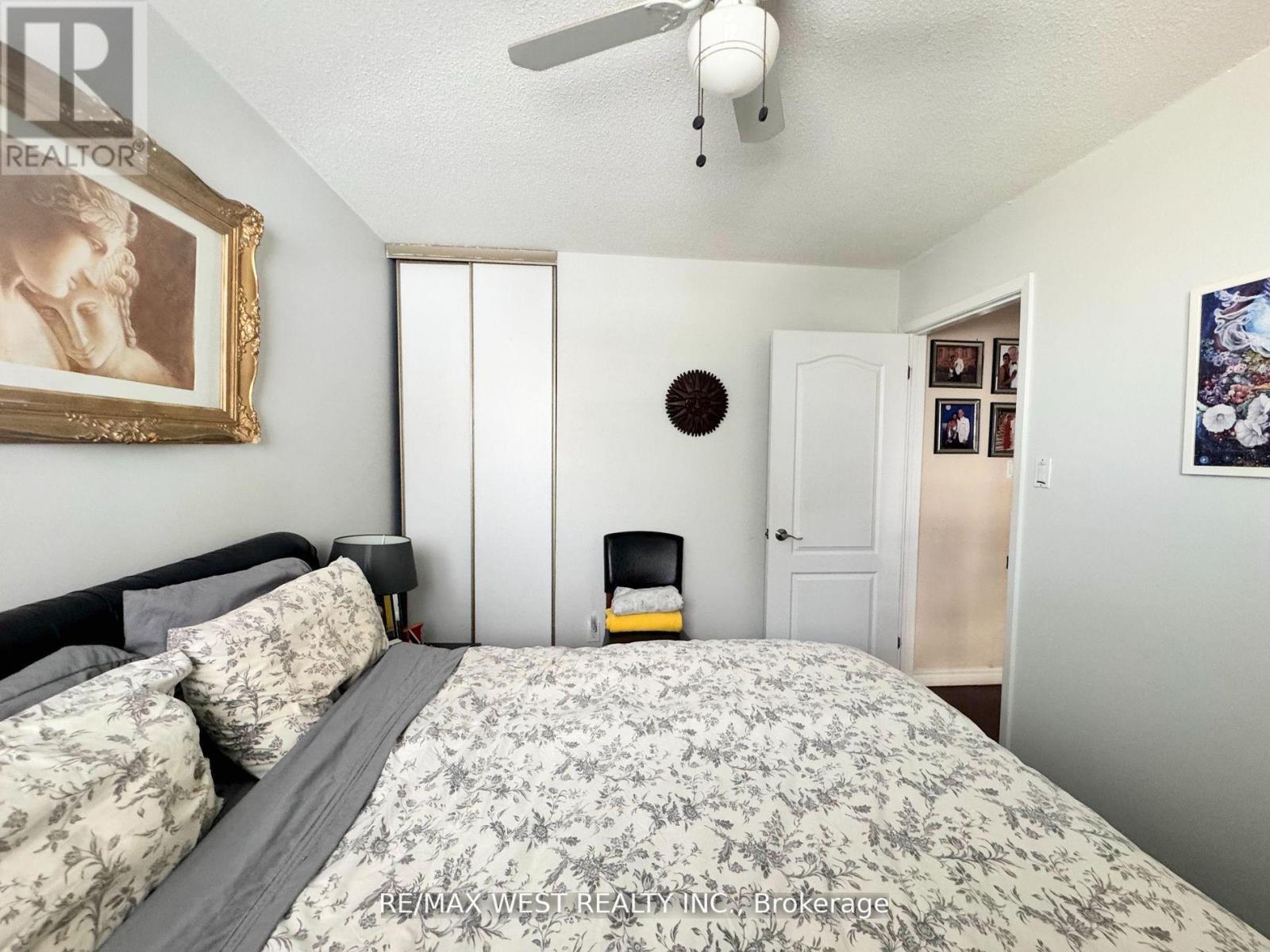 Photo 19 of 425 Hansen Road N, Brampton ON