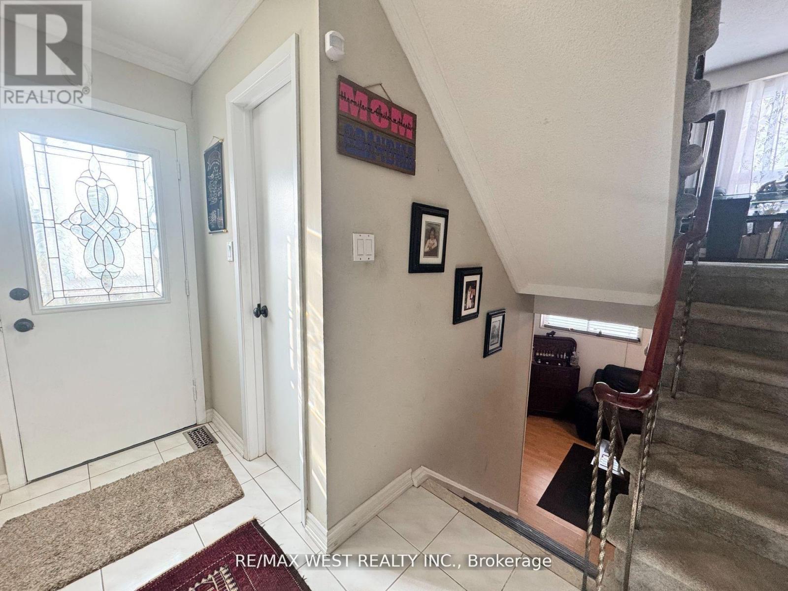 Photo 23 of 425 Hansen Road N, Brampton ON