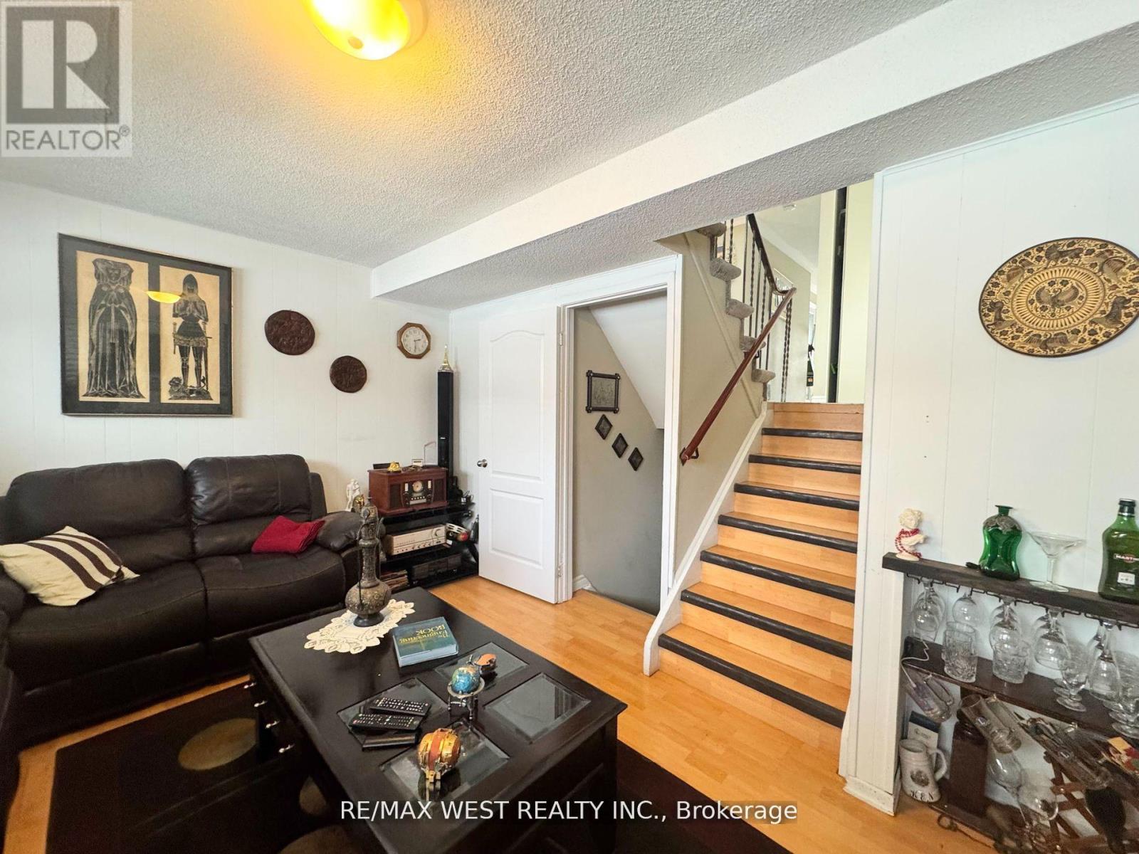 Photo 24 of 425 Hansen Road N, Brampton ON