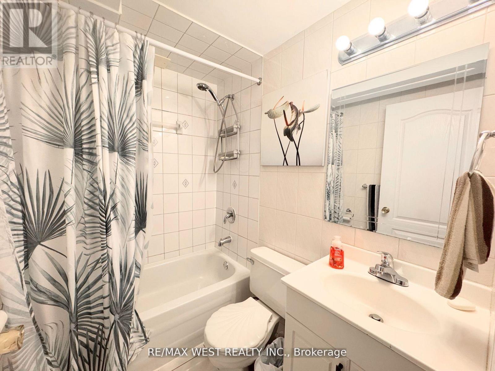 Photo 30 of 425 Hansen Road N, Brampton ON