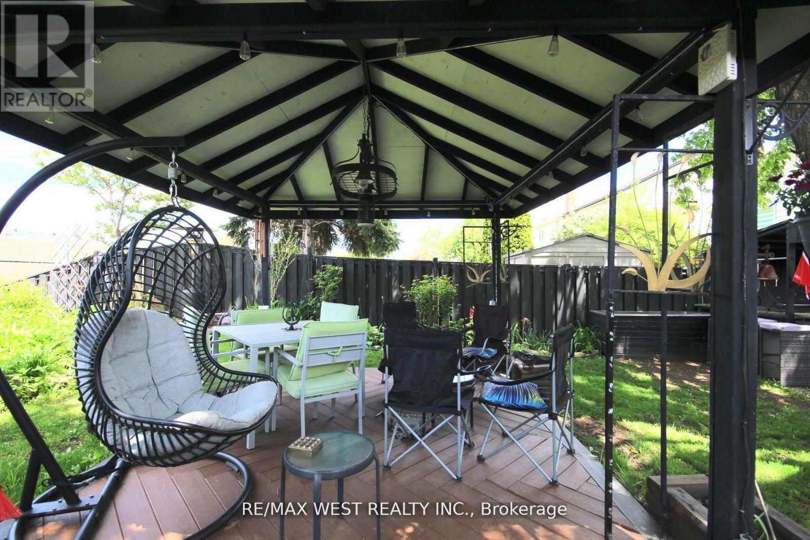 Photo 35 of 425 Hansen Road N, Brampton ON