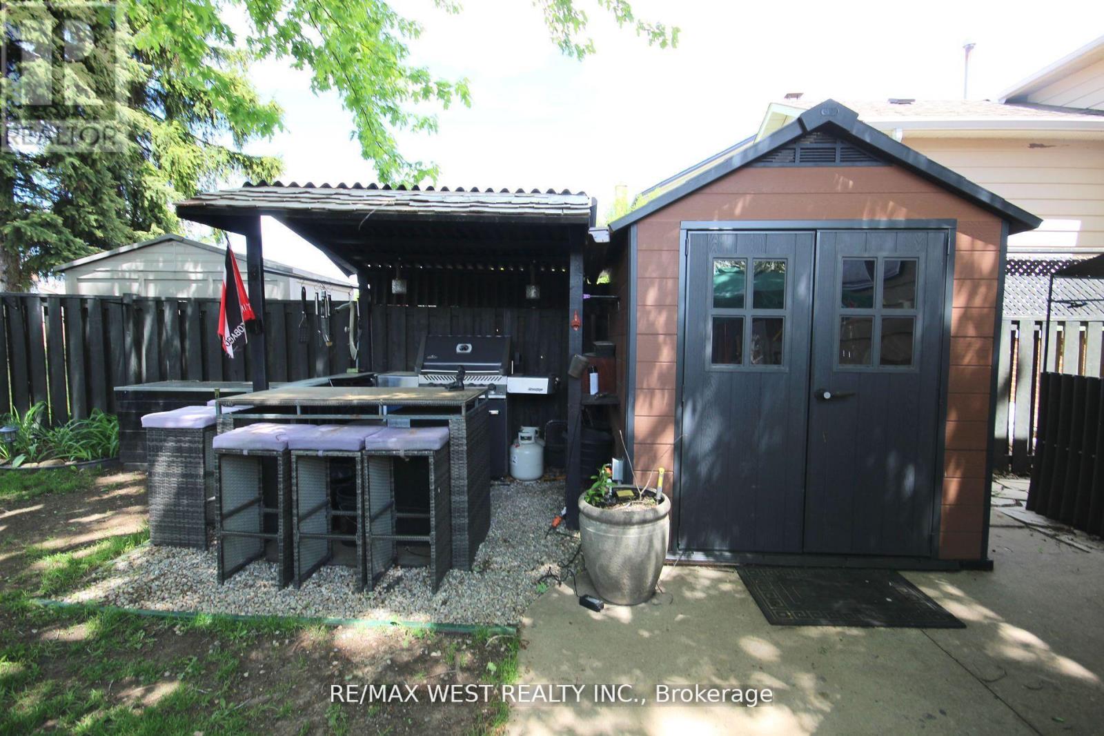 Photo 36 of 425 Hansen Road N, Brampton ON