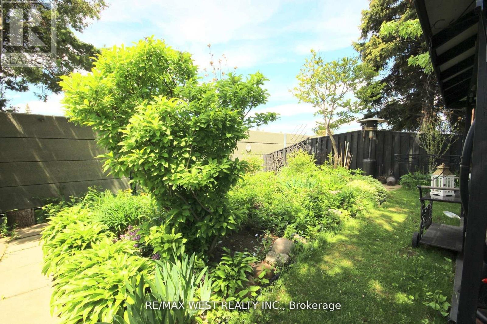 Photo 38 of 425 Hansen Road N, Brampton ON