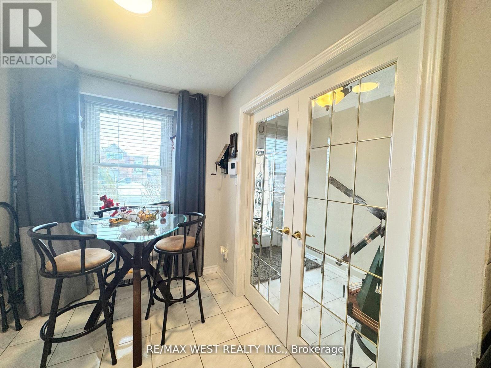 Photo 5 of 425 Hansen Road N, Brampton ON