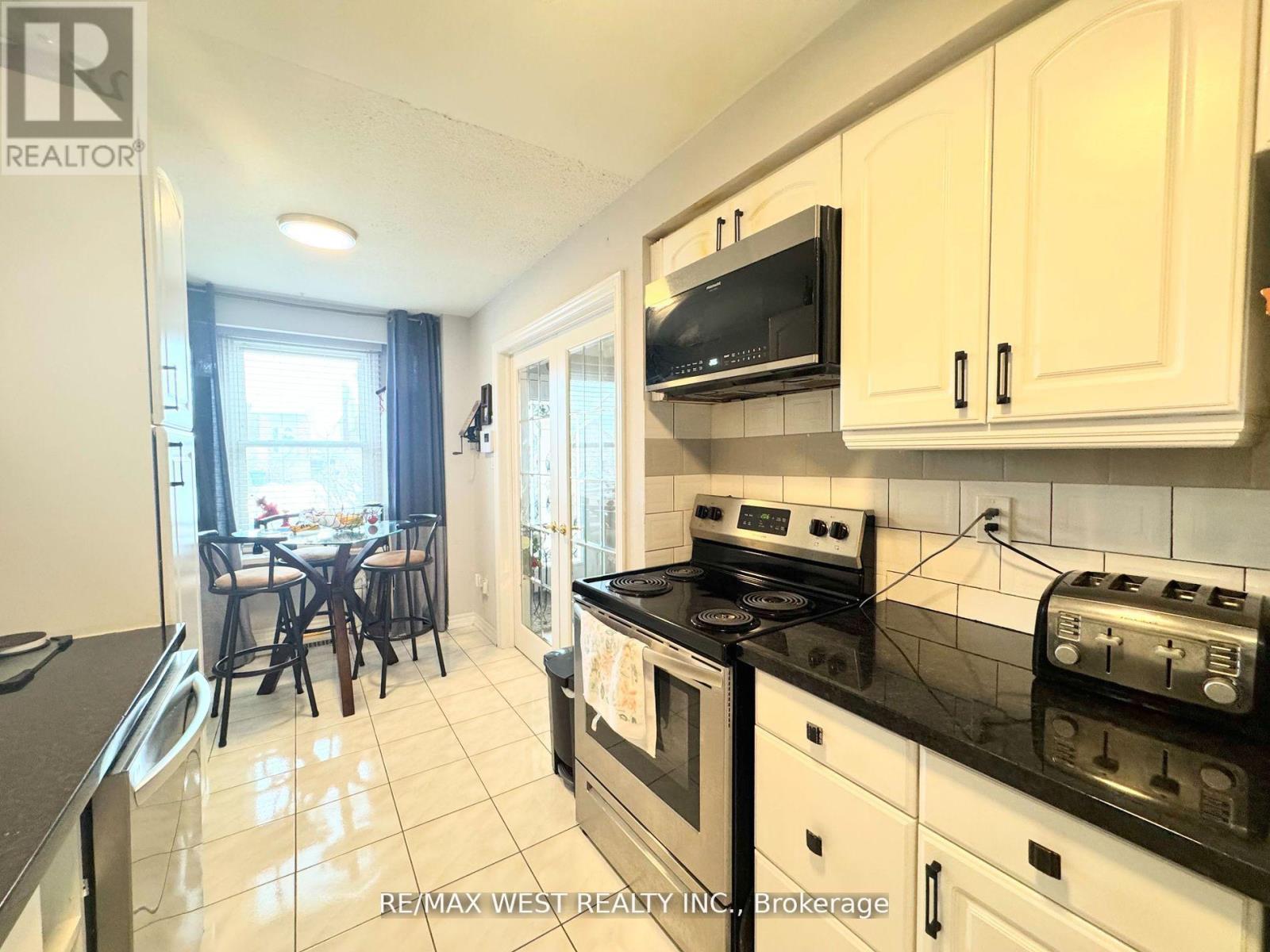 Photo 6 of 425 Hansen Road N, Brampton ON