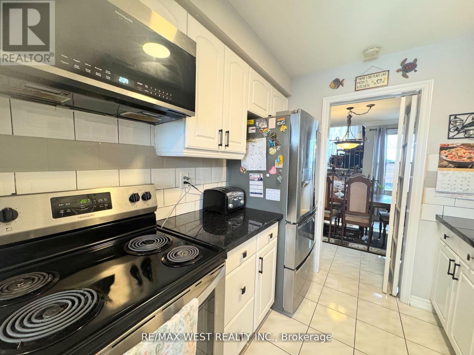 Photo 8 of 425 Hansen Road N, Brampton ON