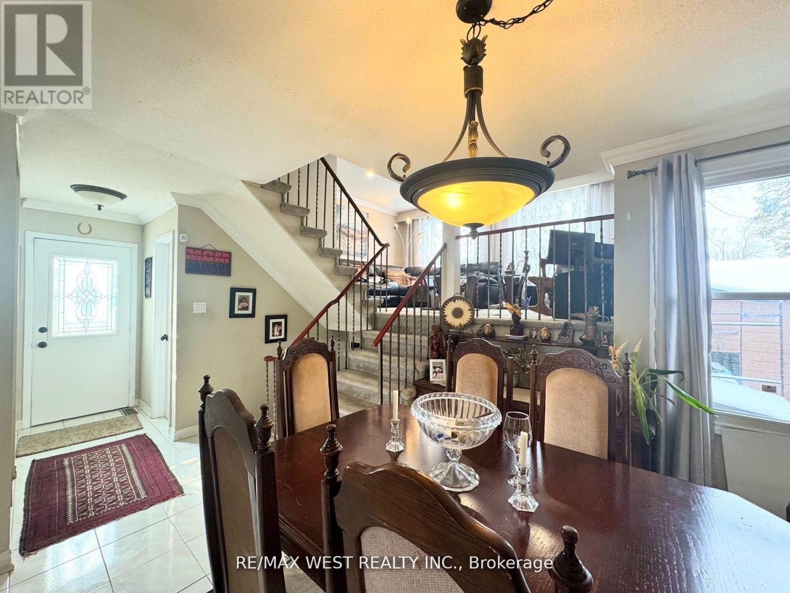 Photo 9 of 425 Hansen Road N, Brampton ON