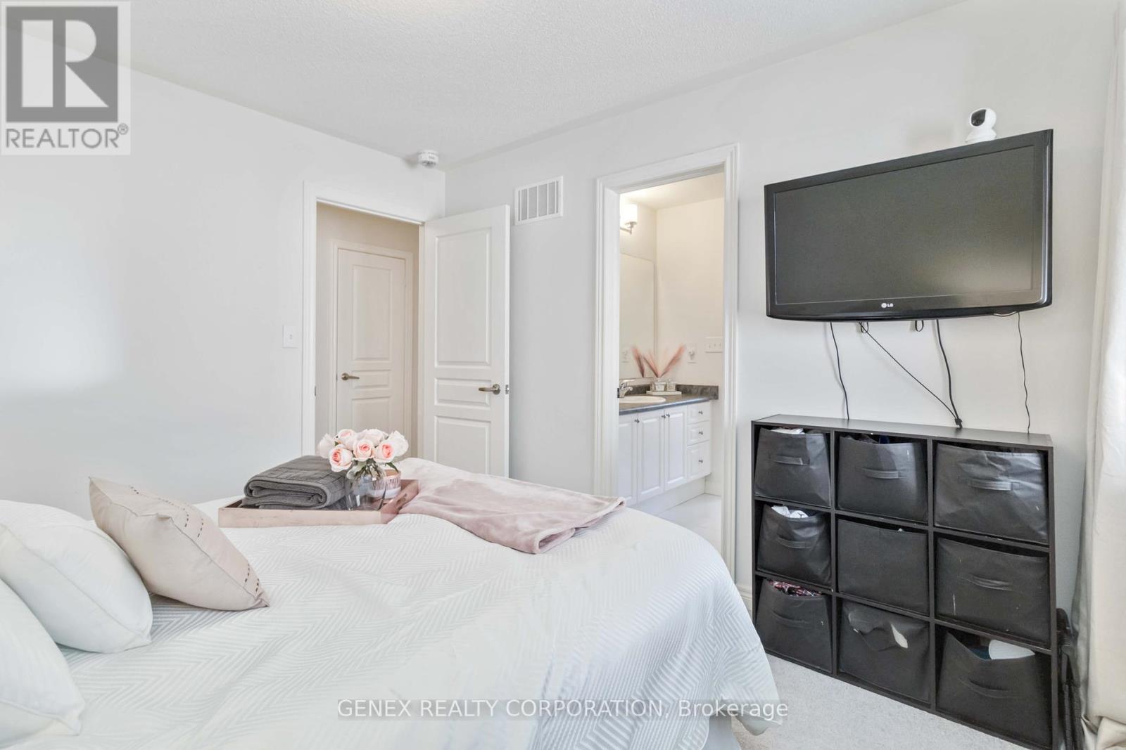 Photo 31 of 7 Antoine Street, Brampton ON