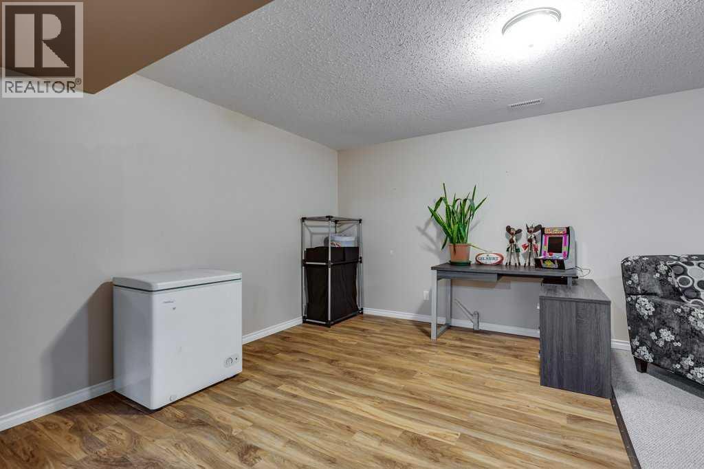 5651 45 Street, Innisfail
