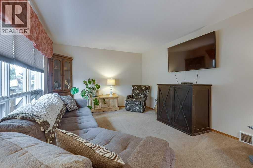 5651 45 Street, Innisfail
