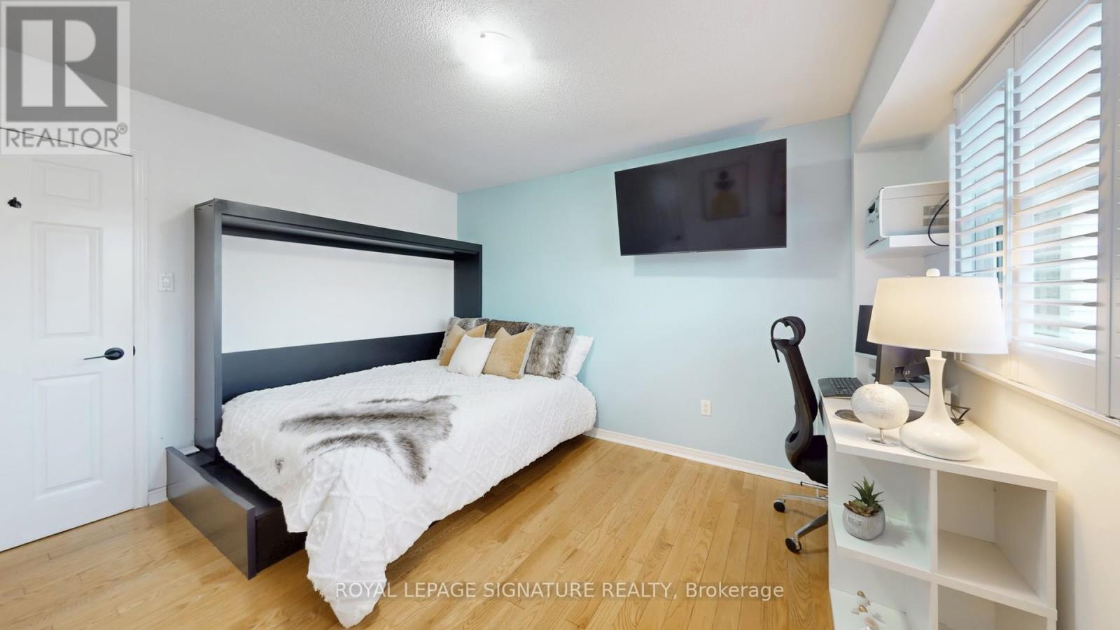 Photo 12 of 26 Holmbush Crescent, Toronto ON
