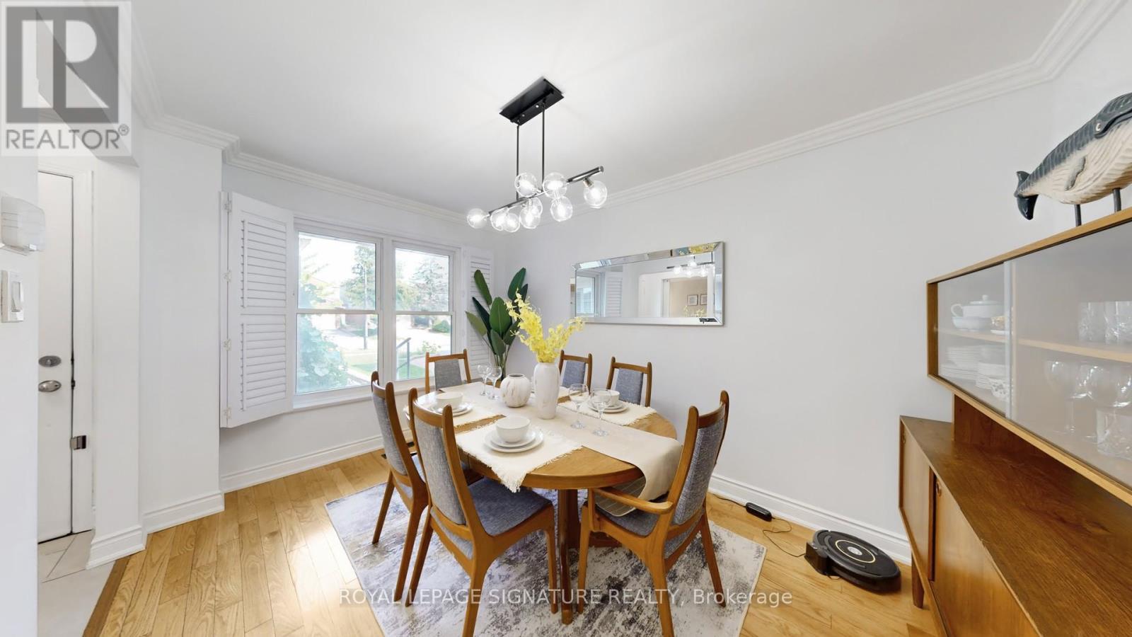Photo 6 of 26 Holmbush Crescent, Toronto ON