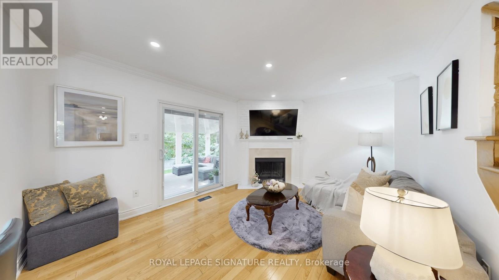 Photo 7 of 26 Holmbush Crescent, Toronto ON