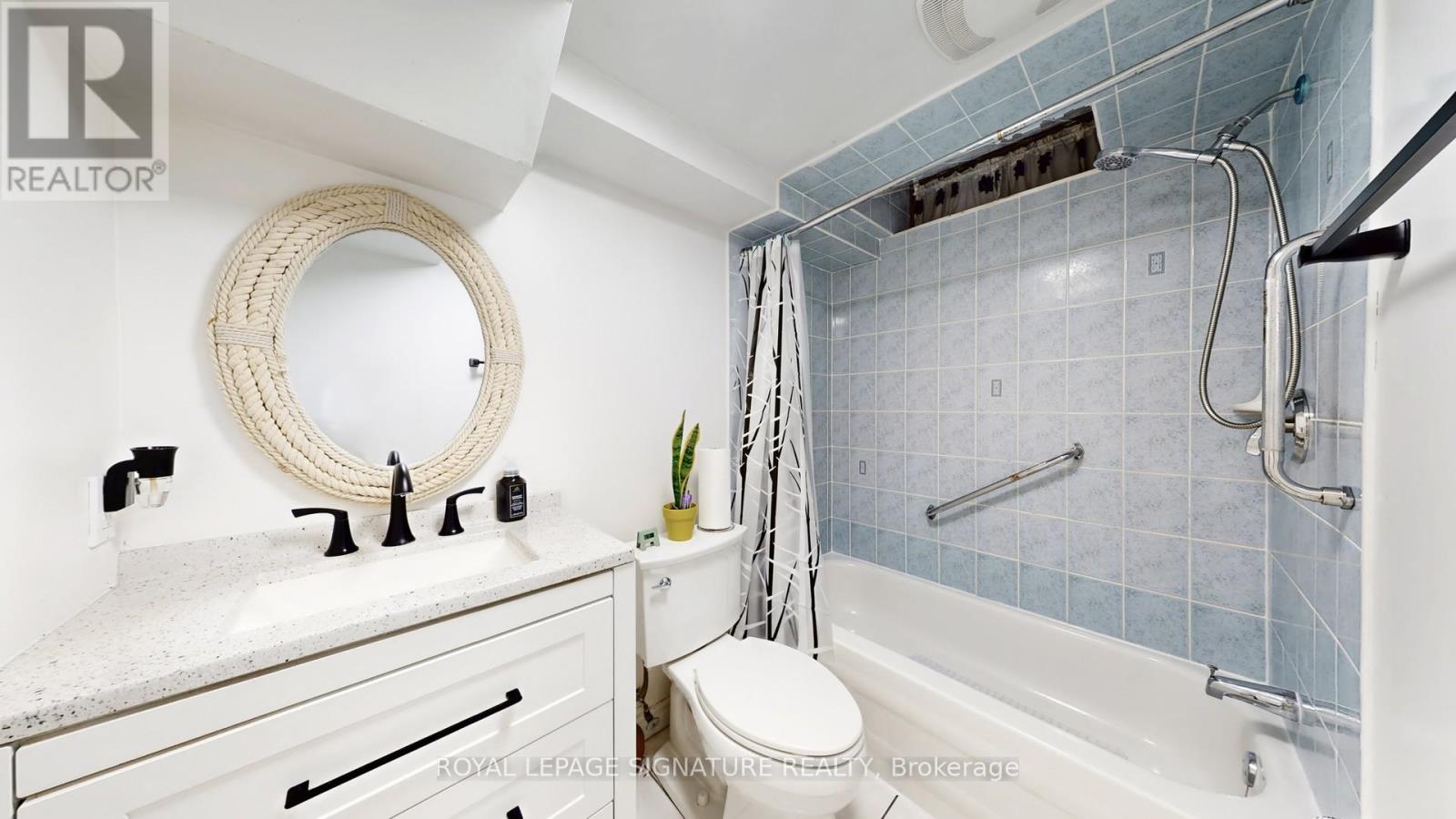 Photo 20 of 26 Holmbush Crescent, Toronto ON