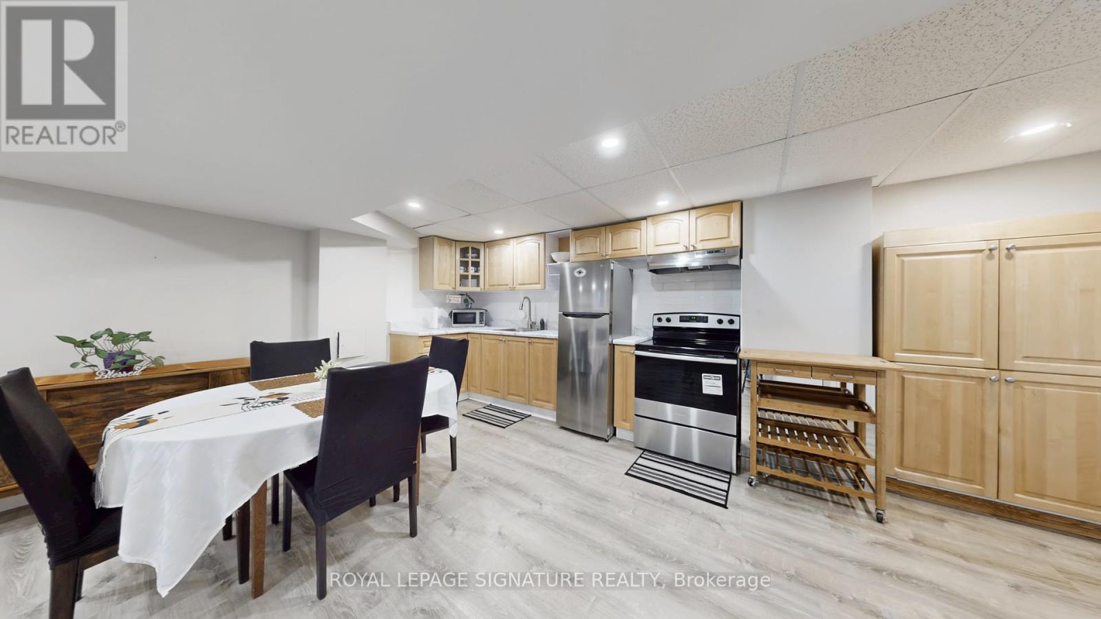 Photo 15 of 26 Holmbush Crescent, Toronto ON