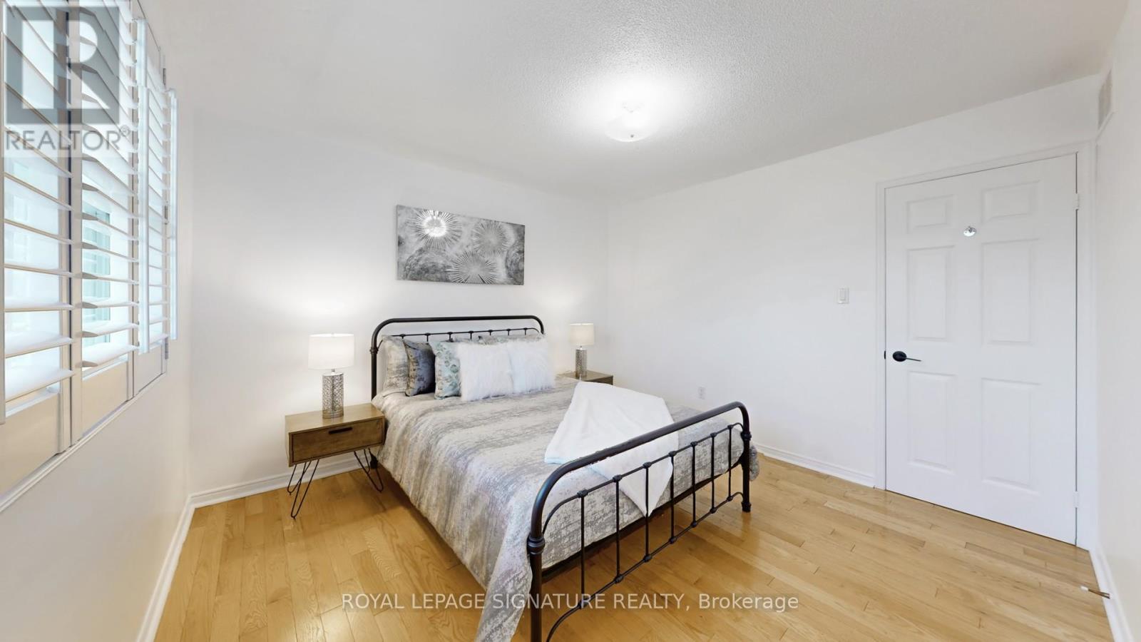 Photo 14 of 26 Holmbush Crescent, Toronto ON