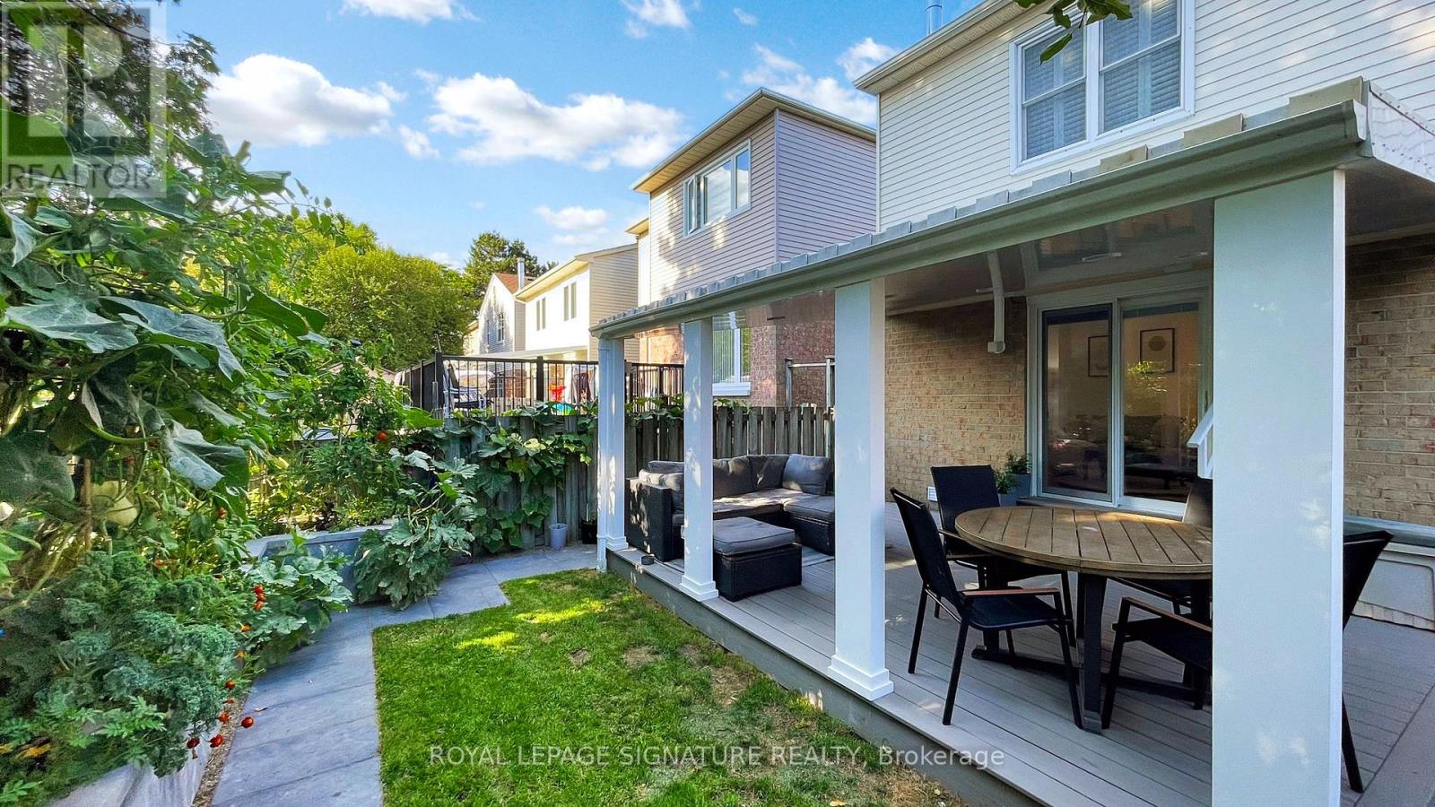 Photo 24 of 26 Holmbush Crescent, Toronto ON