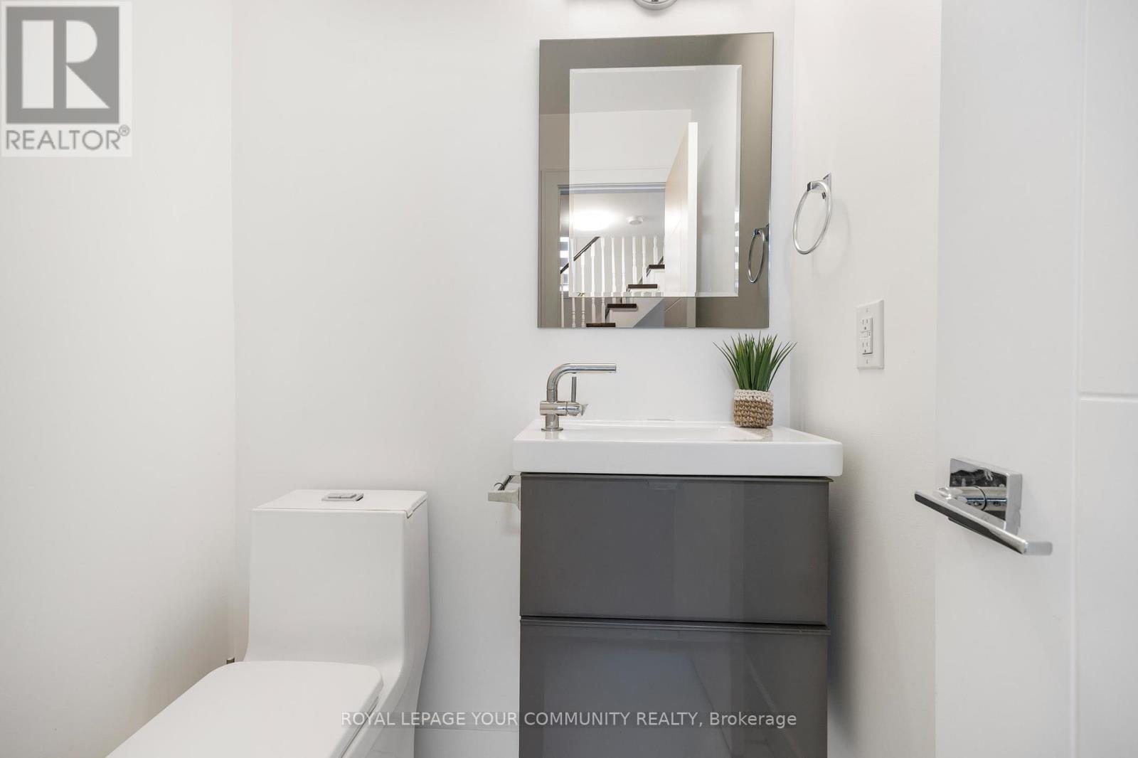 Photo 19 of 17 3020 Cedarglen Gate, Mississauga ON