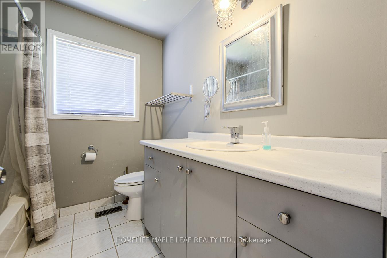 Photo 13 of 927 97 Regional Road, Hamilton ON
