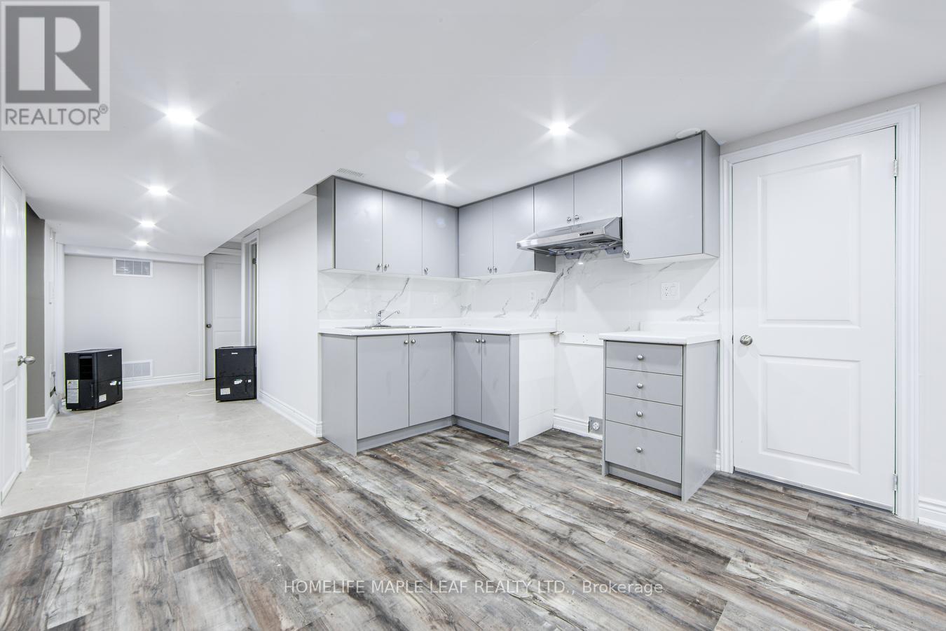 Photo 21 of 927 97 Regional Road, Hamilton ON