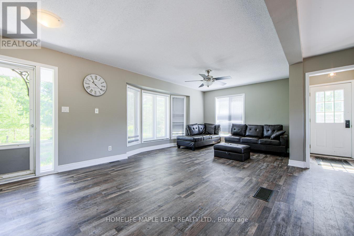Photo 5 of 927 97 Regional Road, Hamilton ON