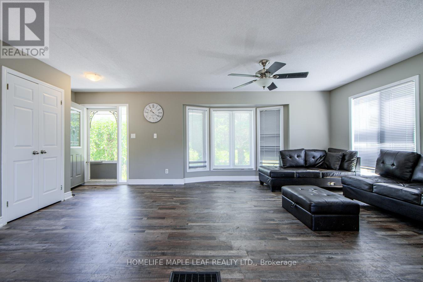 Photo 6 of 927 97 Regional Road, Hamilton ON
