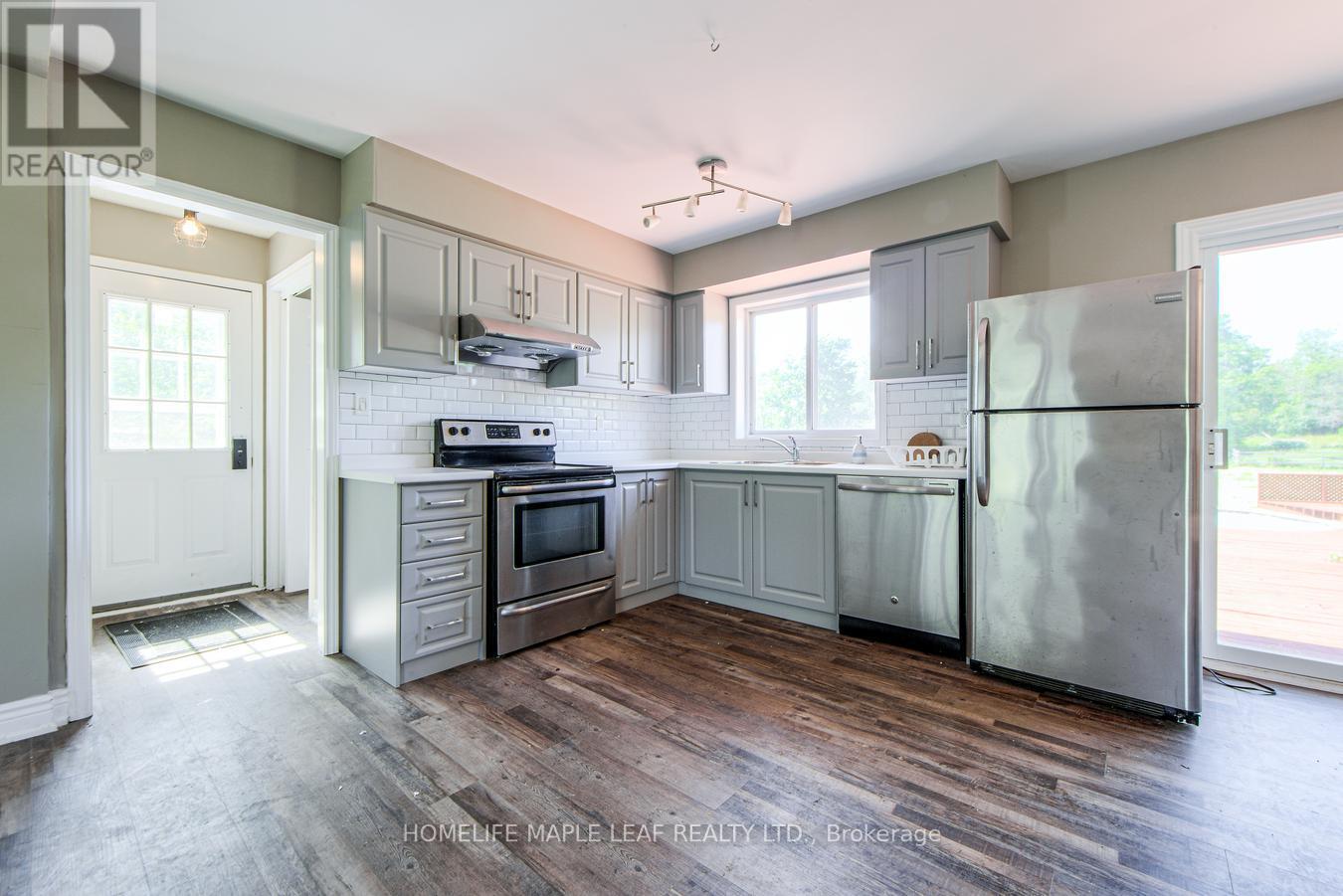 Photo 8 of 927 97 Regional Road, Hamilton ON
