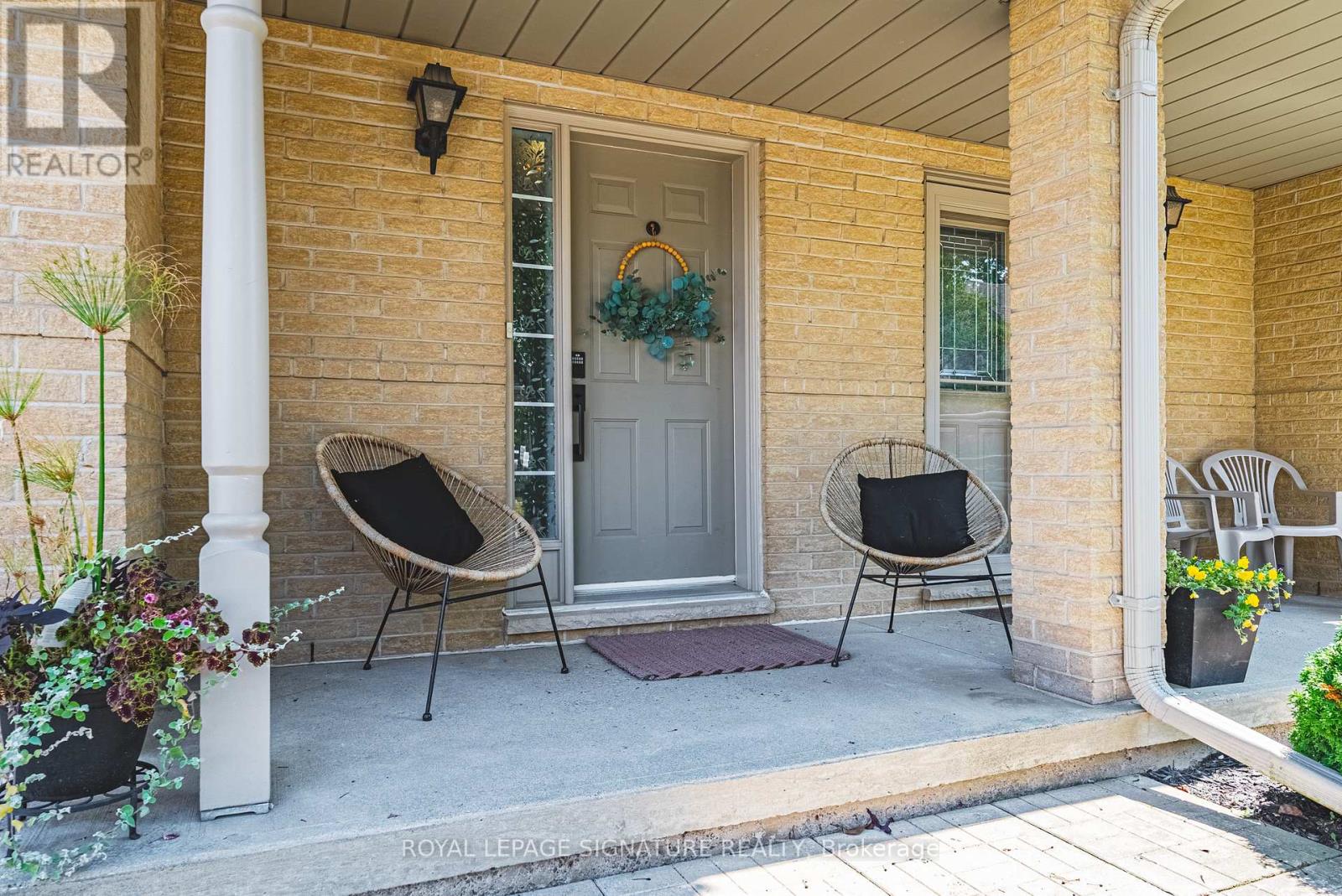 Photo 3 of 11 819 Upper Paradise Road, Hamilton ON