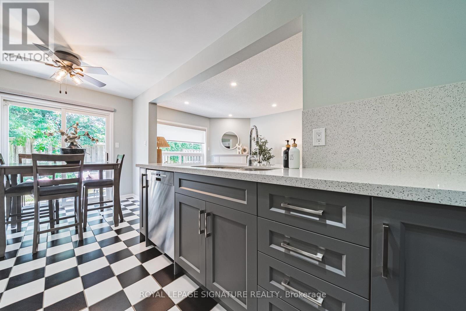 Photo 6 of 11 819 Upper Paradise Road, Hamilton ON