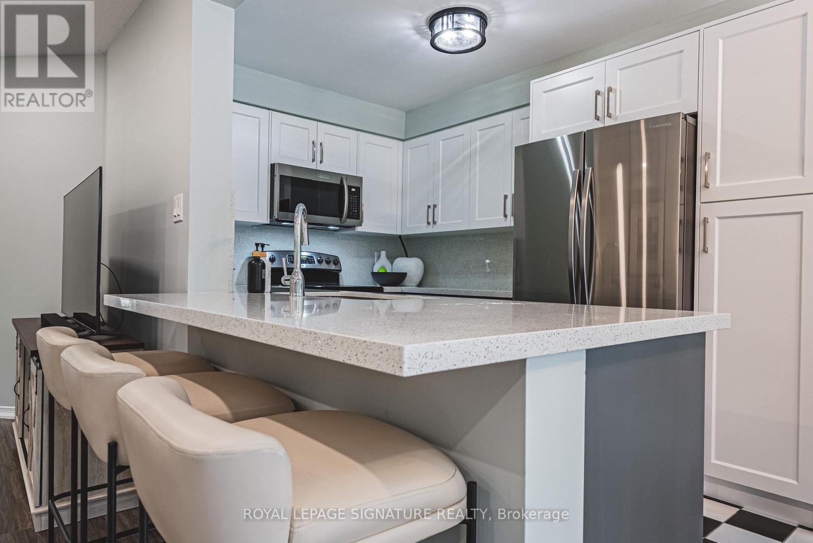 Photo 8 of 11 819 Upper Paradise Road, Hamilton ON