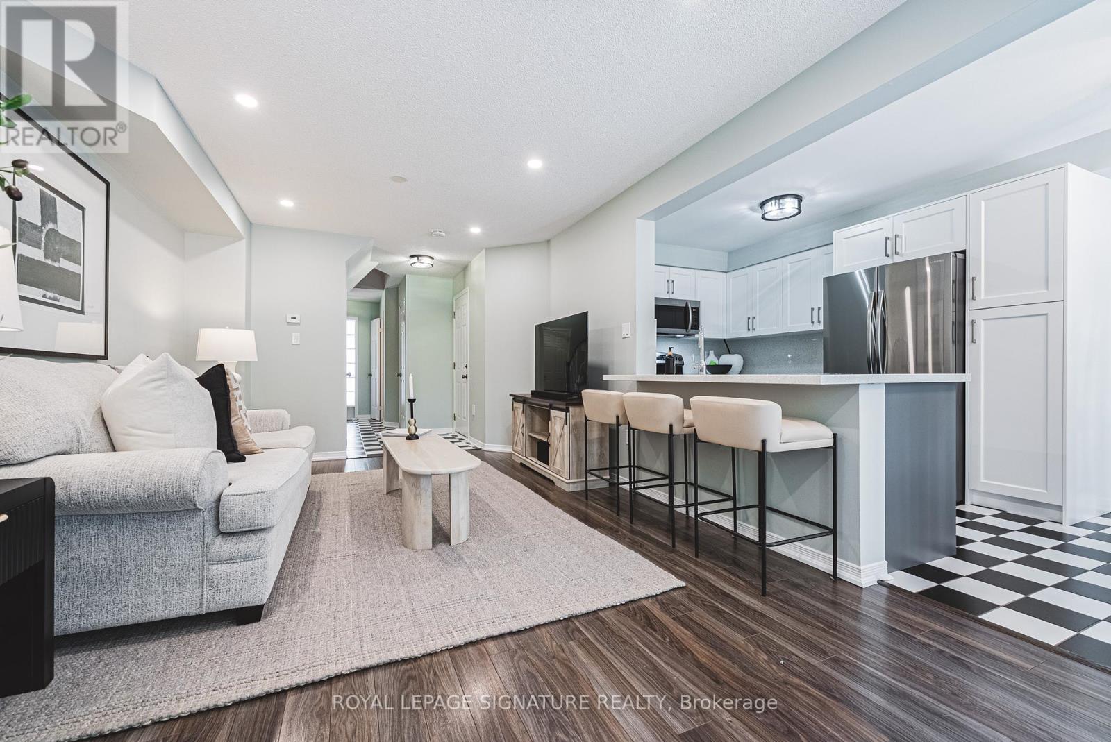 Photo 9 of 11 819 Upper Paradise Road, Hamilton ON