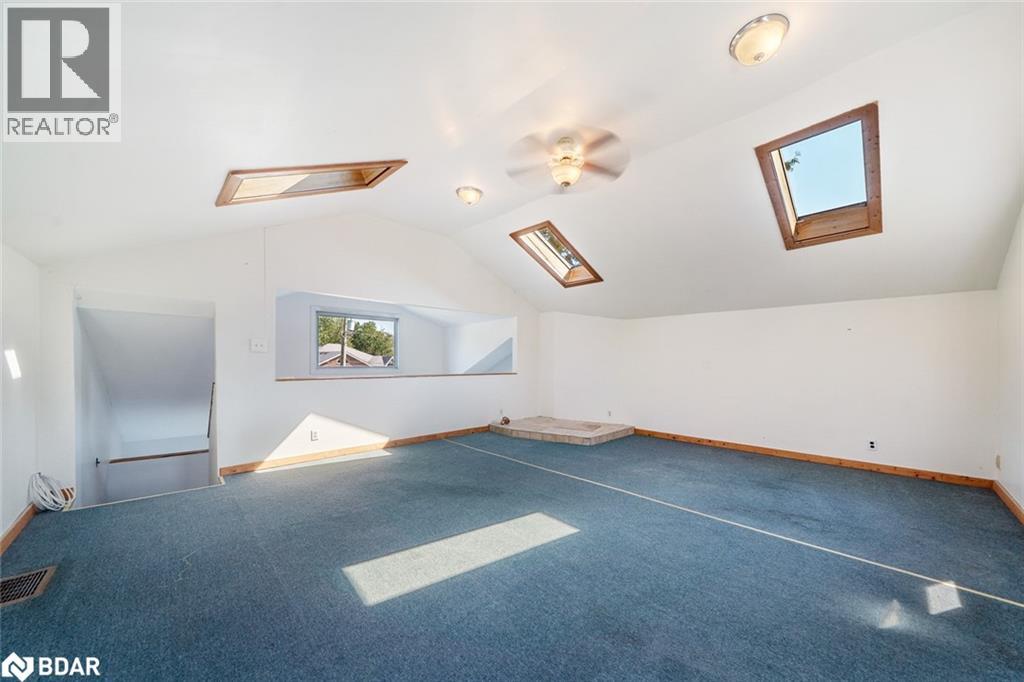 Photo 17 of 939 Clifton Boulevard, Innisfil ON