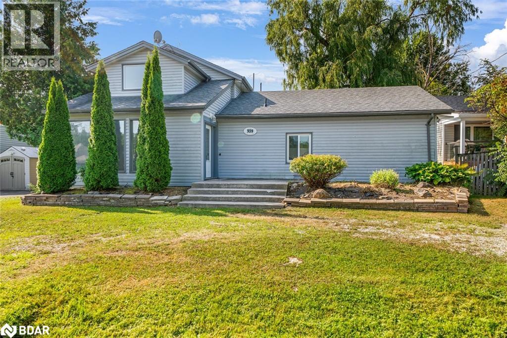 Photo 3 of 939 Clifton Boulevard, Innisfil ON