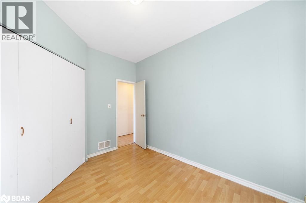 Photo 15 of 939 Clifton Boulevard, Innisfil ON
